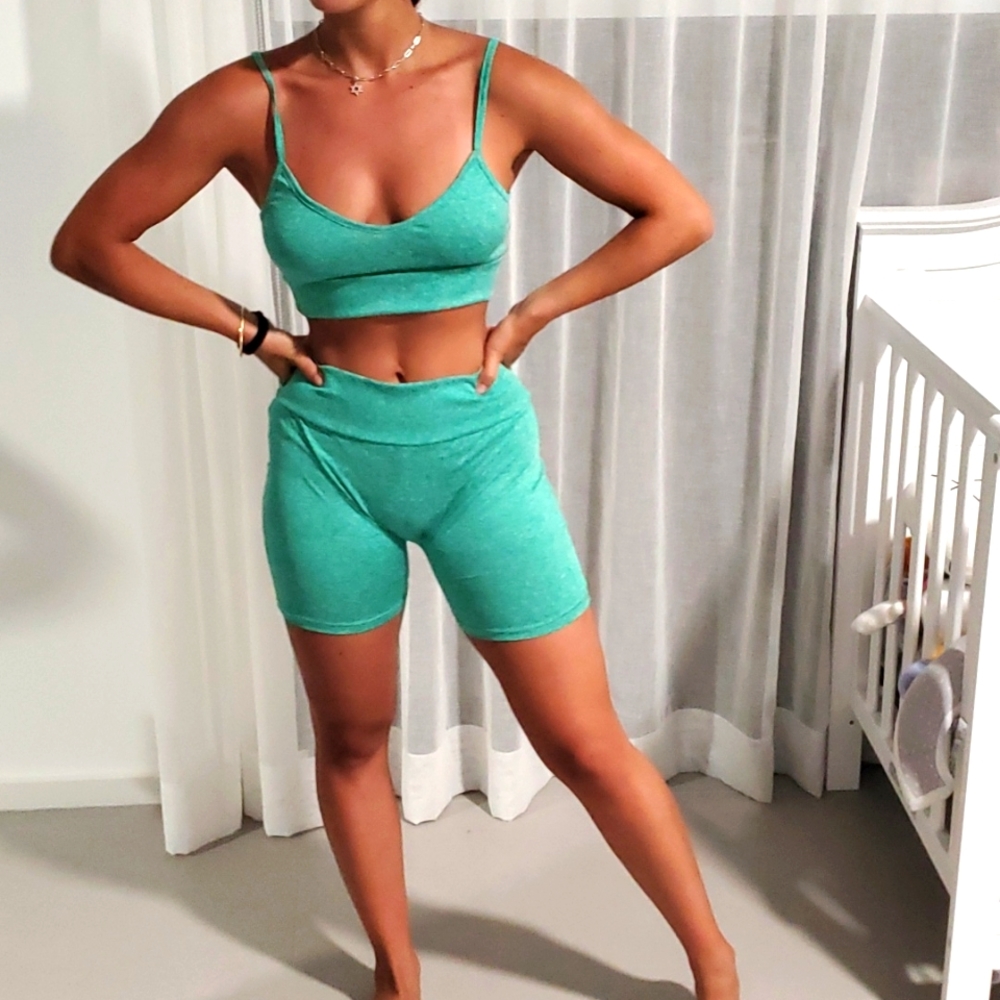 NWOT! Sexy Green Seamless Gym Set